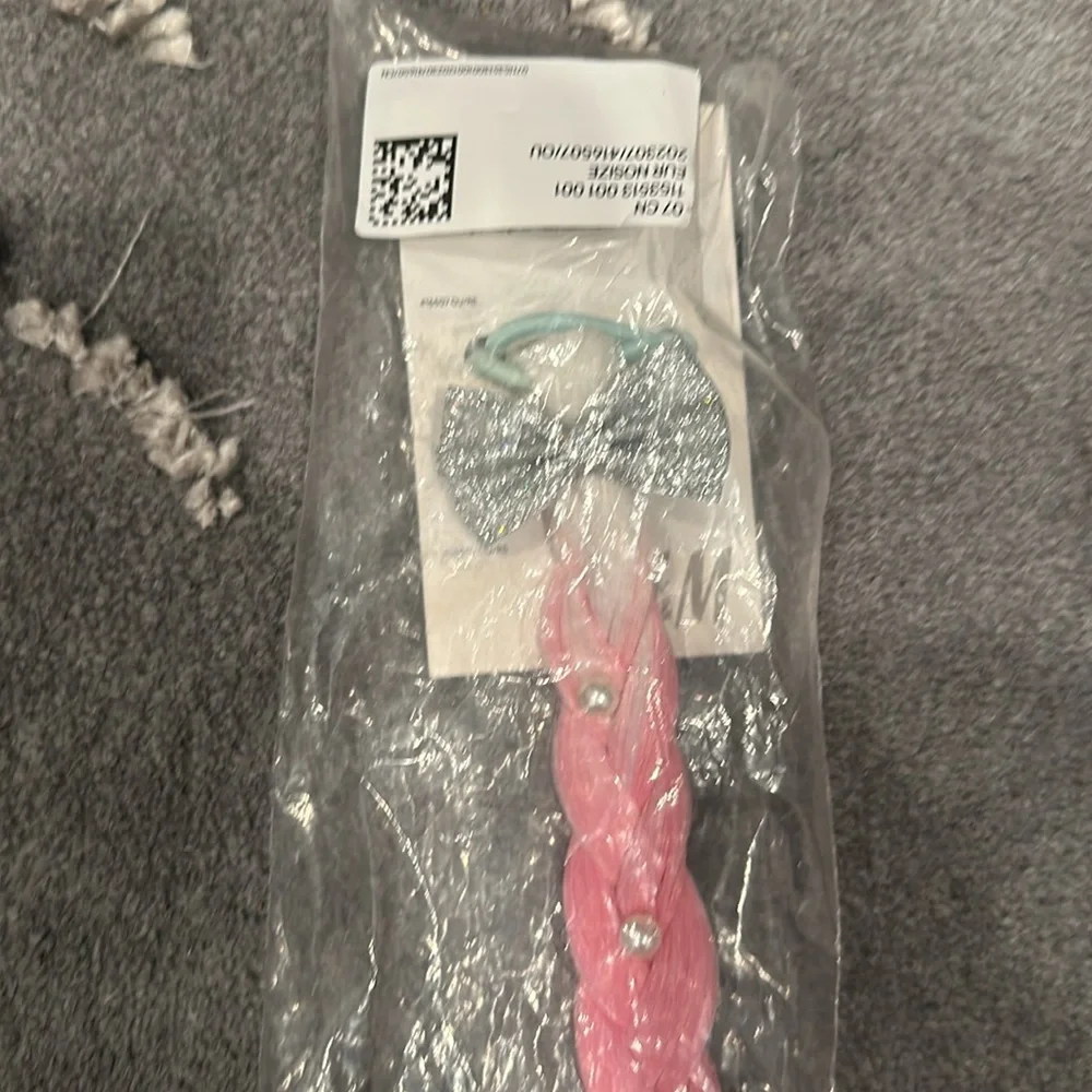 H&M GIRLS HAIR TIE BRAID ACCENT BOW W/ PEARL BEADS AND OMBRÉ PINK TO TEAL COLOR.